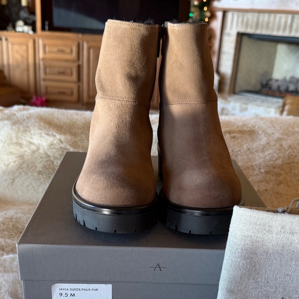 NWT Aquatalia Suede Fur Lining Weatherproof Boots Taupe/Black 9.5M
